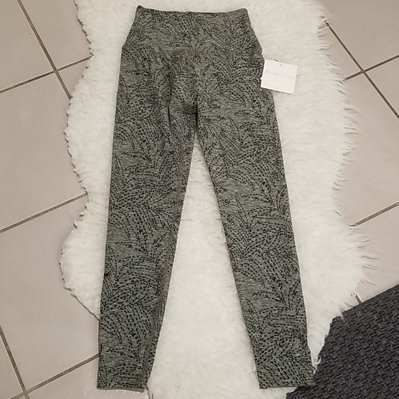 💕BEYOND YOGA💕 Spacedye High Waisted Yoga Legging ~ Jungle Fern Small S NWT - Picture 1 of 8